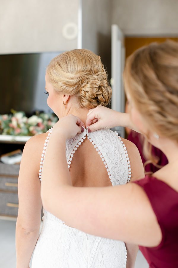 Bride and Bridesmaids Getting Ready at Renaissance Hotel Pittsburgh